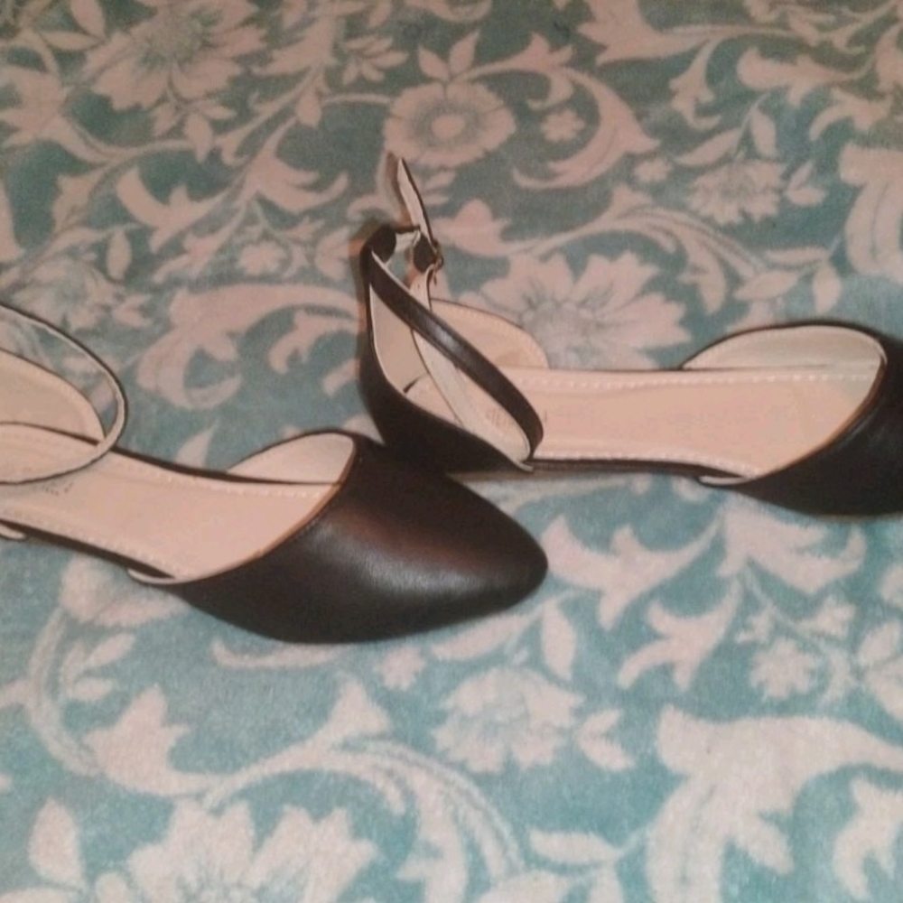 Elegant Black Women's Ankle Strap Flats - Picture 3 of 5